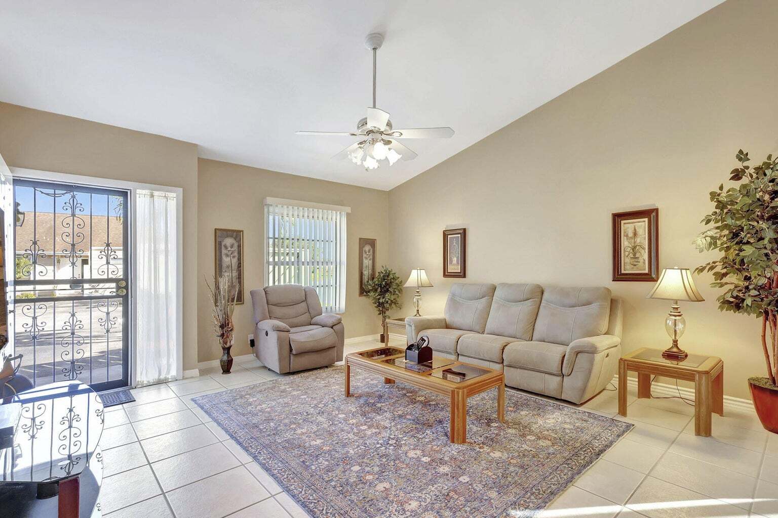 Building Photo - 602 Lakewood Dr