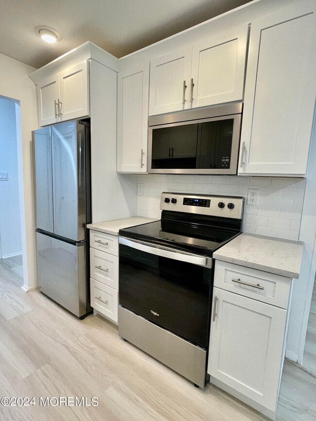 Building Photo - 175 Amberly Dr