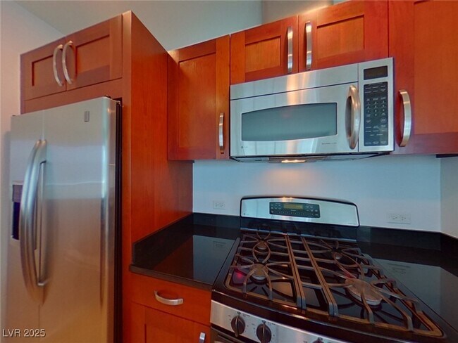 Building Photo - 4525 Dean Martin Dr