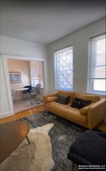 Building Photo - 121 Park Dr