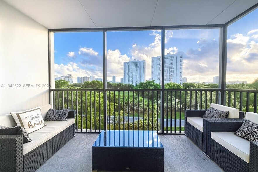 Building Photo - 3401 N Country Club Dr