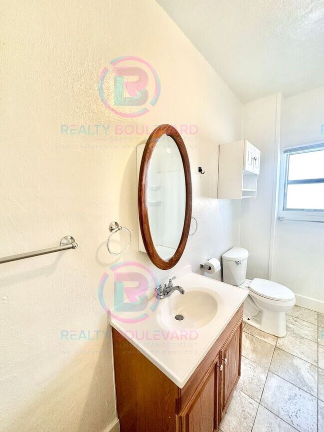 Building Photo - Charming 2-bedroom, 1-bathroom house near the Truckee river