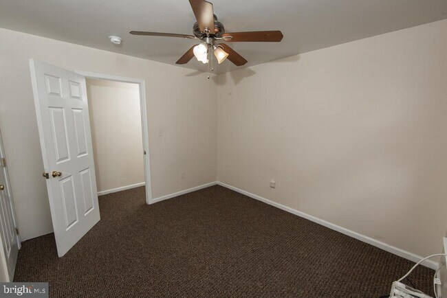 Building Photo - 401 W Miner St