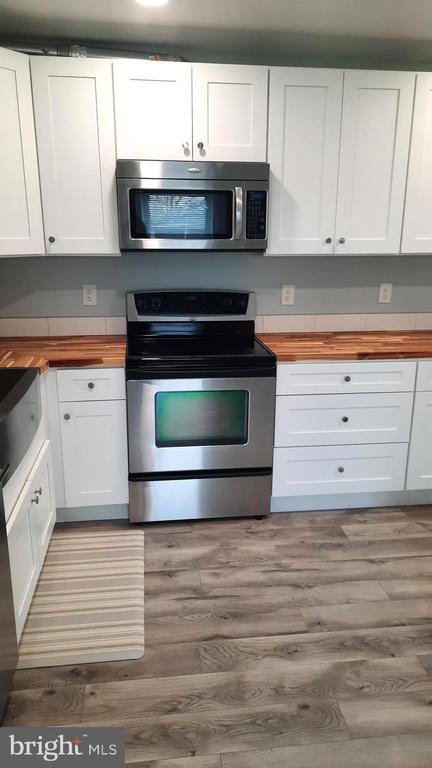 Building Photo - 618 Colonial View Rd