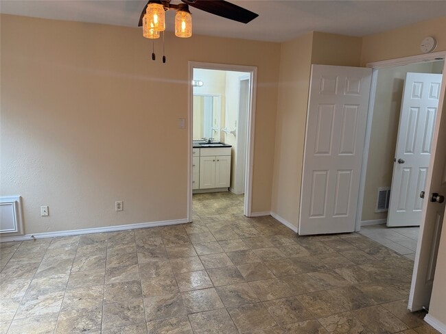 Building Photo - 9 Dewthread Ct