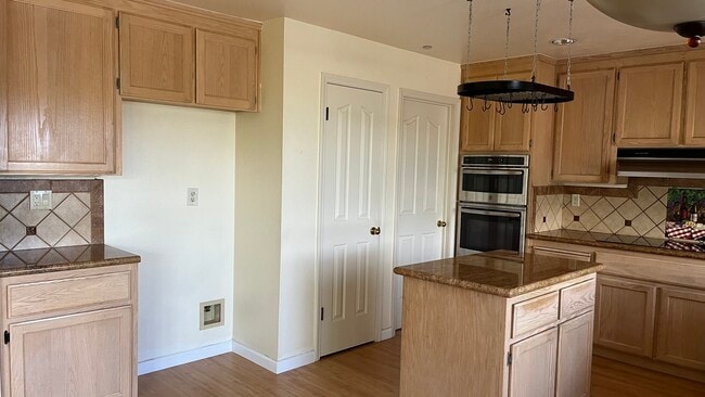 Building Photo - 1079 Sandhurst Dr