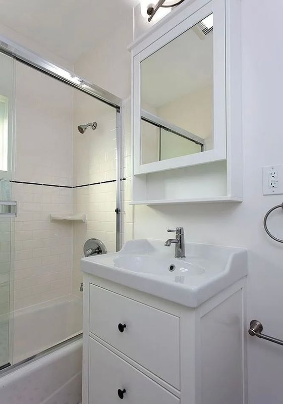 Building Photo - 2001 Linda Rosa Ct