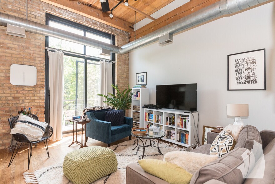 Building Photo - 2300 W Wabansia Ave