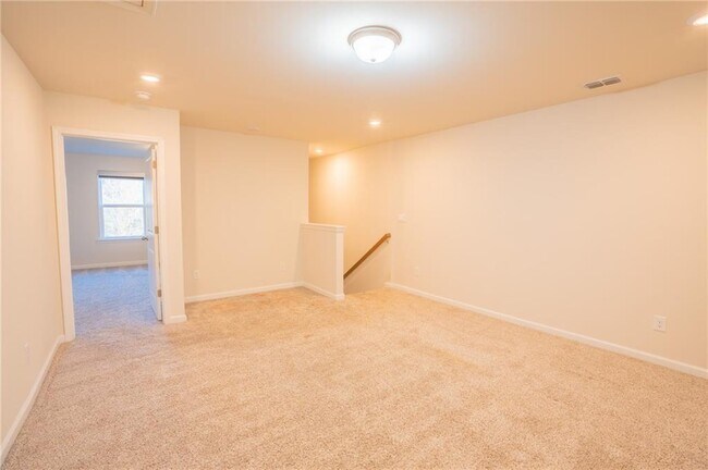 Building Photo - 1060 Sunny Lk Dr