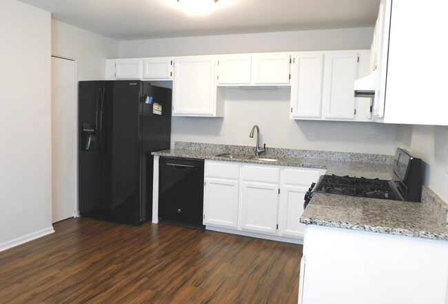 Building Photo - 1645 Hilton Head Dr