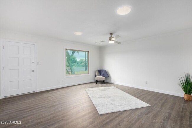 Building Photo - Furnished Optional 3 bed 2 bath Townhome
