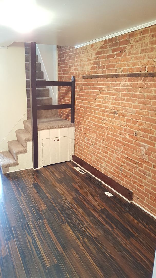 Building Photo - Charming townhouse in downtown Frederick r...
