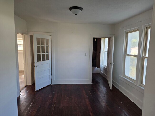 Building Photo - 2 Bedroom 1 Bathroom 1000.00