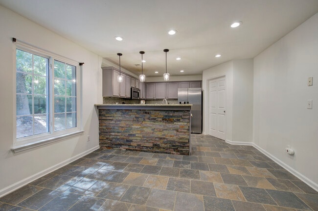 Building Photo - 7202 Cedar Forest Dr