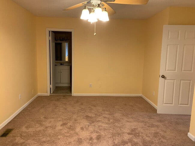 Building Photo - Rent Special! Half off first months' rent ...