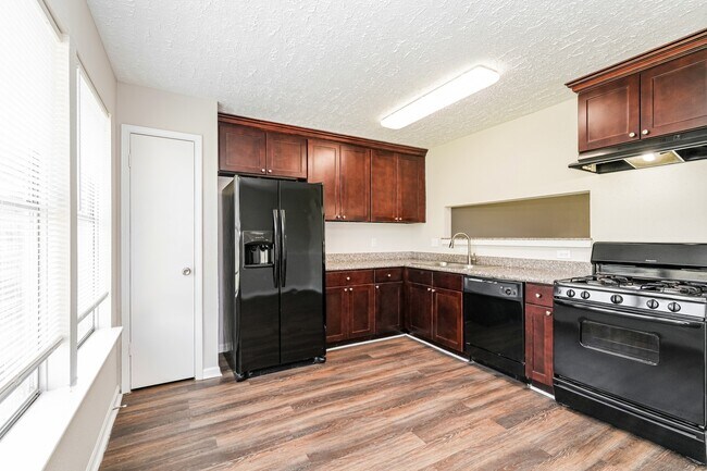 Building Photo - 16826 Rockstone