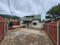 Building Photo - Single Family Home in Rio Dell!