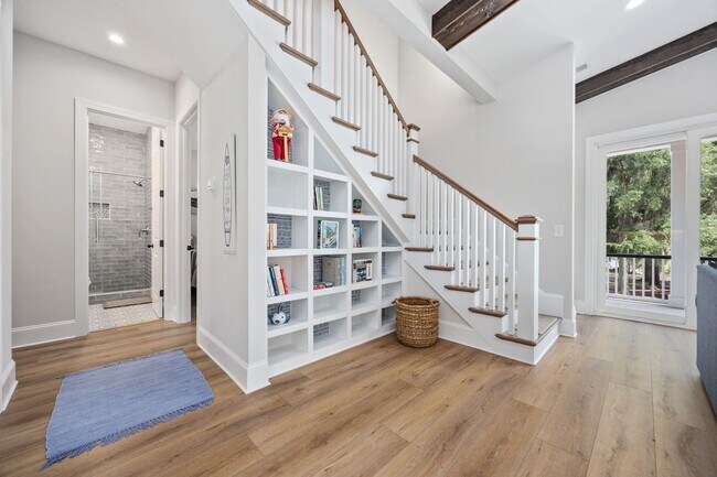 Building Photo - Gorgeous Custom Home Available for Snowbir...