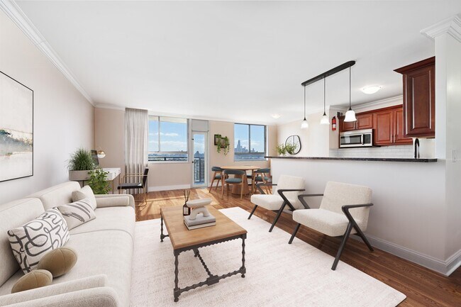 Primary Photo - 100 Manhattan Ave