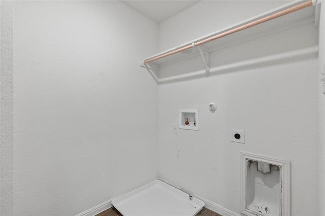 Building Photo - 336 Wonderful Life Way