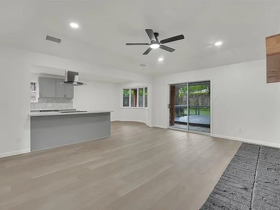 Building Photo - 4032 Aragon Dr