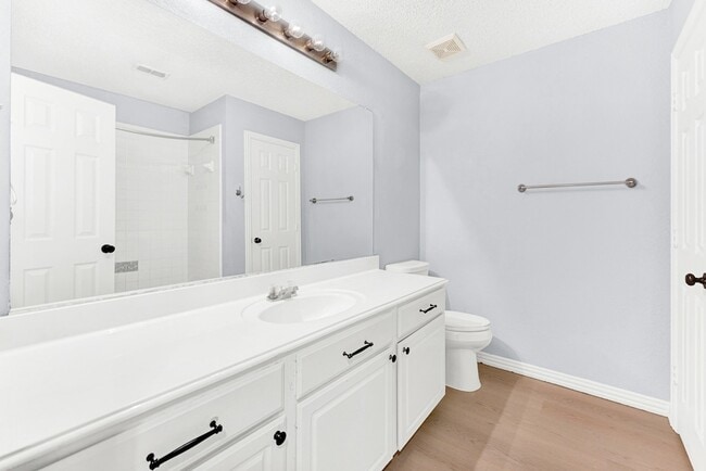 Building Photo - 1413 Westmont Dr