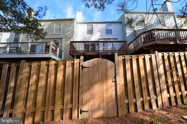 Building Photo - 6605 Briarleigh Way