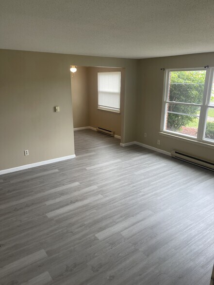 Building Photo - 2716 Alder Creek Dr S