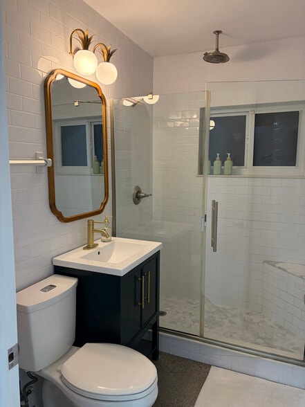 Building Photo - 305 NE 27th St