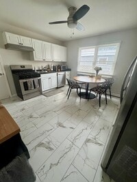 Building Photo - 9 Woodland Pl