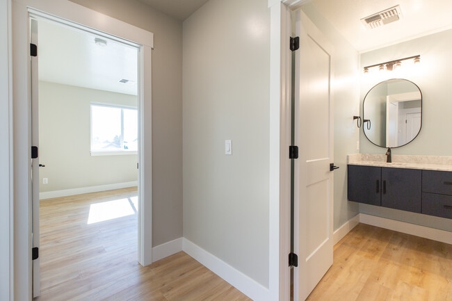 Building Photo - 5377 Remington Dr