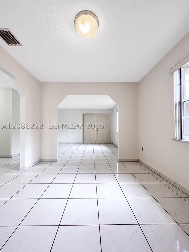 Building Photo - 3650 SW 27th St