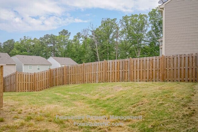 Building Photo - Spacious Single-Family Home with 1st Floor Office, Loft & Fenced Backyard , Includes Washer/Dryer