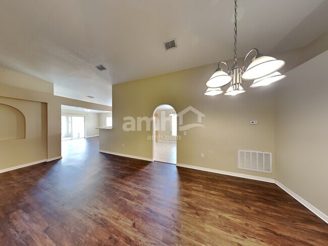 Building Photo - 194 Velveteen Place