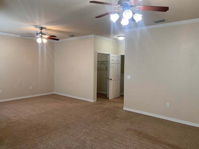 Building Photo - "Spacious 3-Bedroom Townhouse Retreat in Fort Walton Beach!"