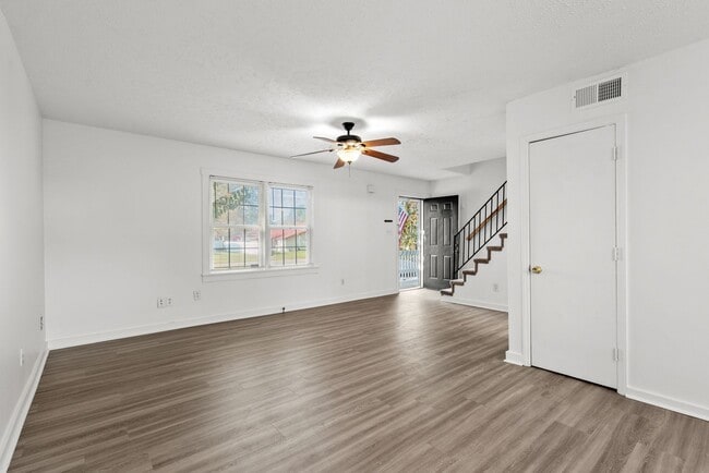 Building Photo - 8 Blocks from Garden City Beach! 2 Bed/1.5 Bath Duplex