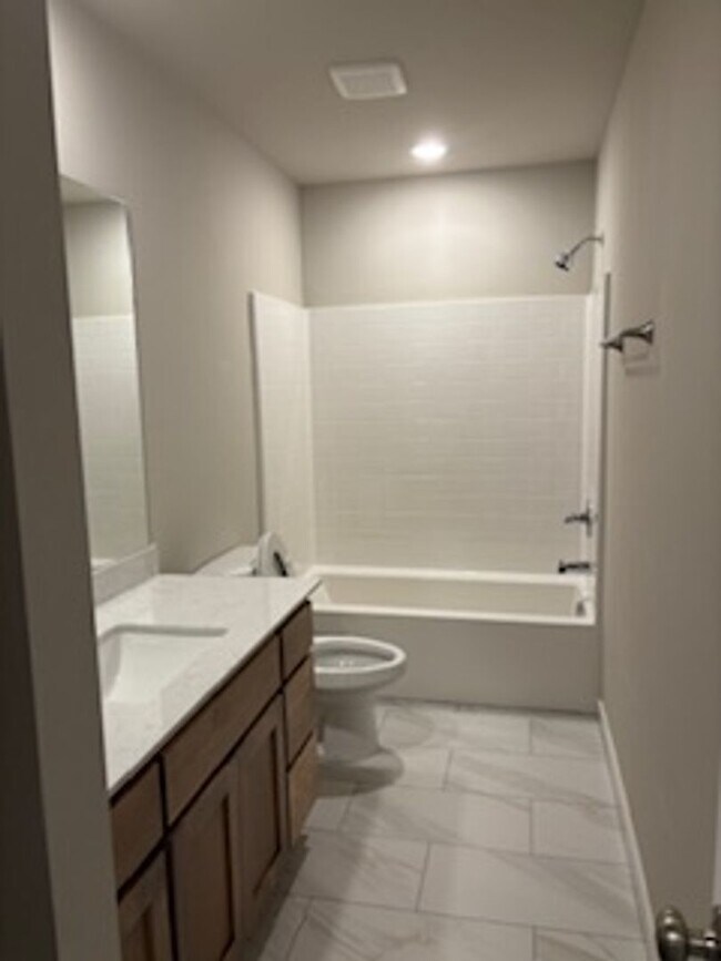 Building Photo - 2116 SE 90th St