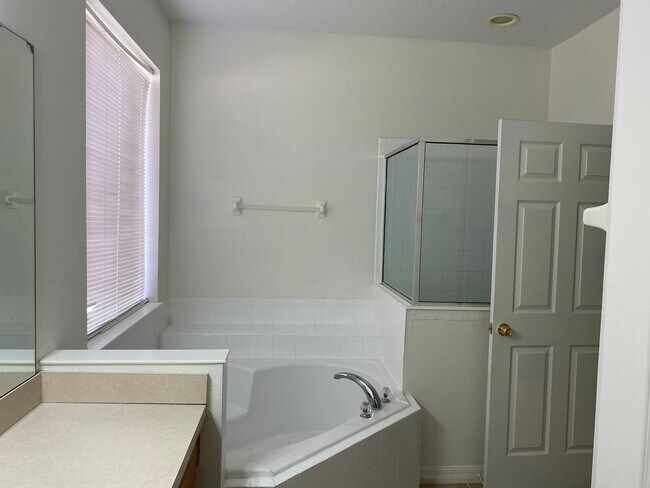 Building Photo - Large home in gated community of Aviana Resort