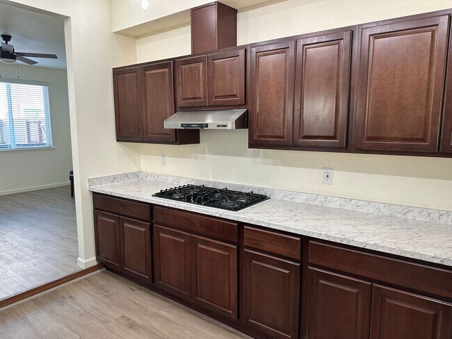 Building Photo - Beautiful Northside Los Banos Rental