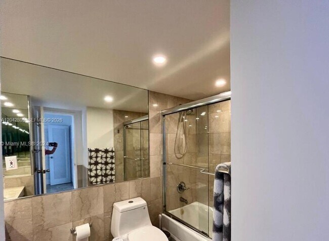Building Photo - 5161 Collins Ave