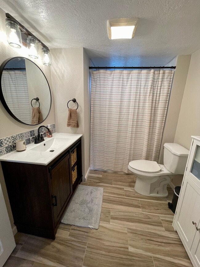Building Photo - 2474 S Fairway Dr