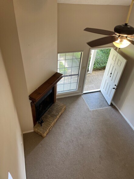 Building Photo - 1545 Sharlo Ave