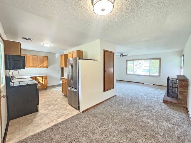 Building Photo - $2,500 - 4 Bed / 2 Bath Beautiful Home in ...