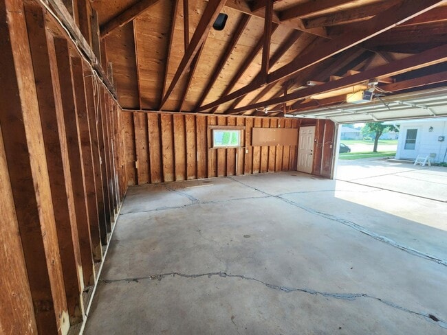 Building Photo - 1027 Cardinal St