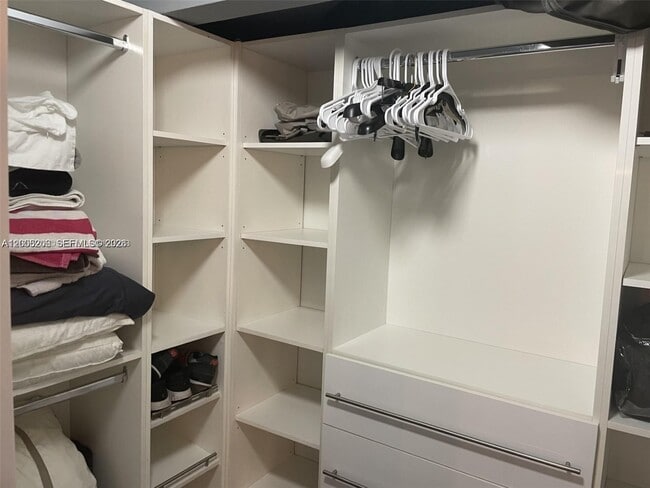 Building Photo - 1000 West Ave