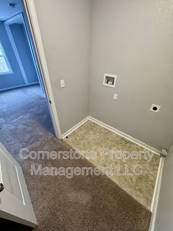 Building Photo - 8290 Center Dr