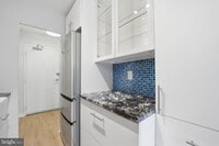 Building Photo - 1210 N Taft St