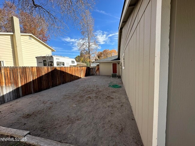 Building Photo - 835 Singingwood Dr