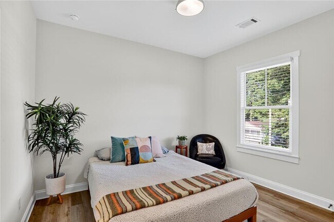 Building Photo - 1170 Moton Ave SW