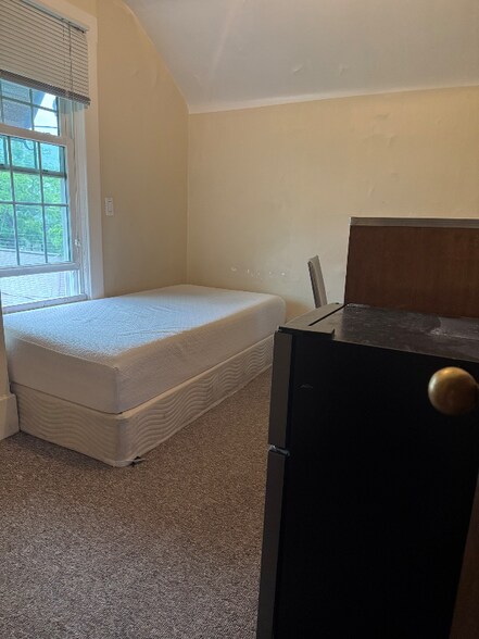 Building Photo - 533 Elizabeth St